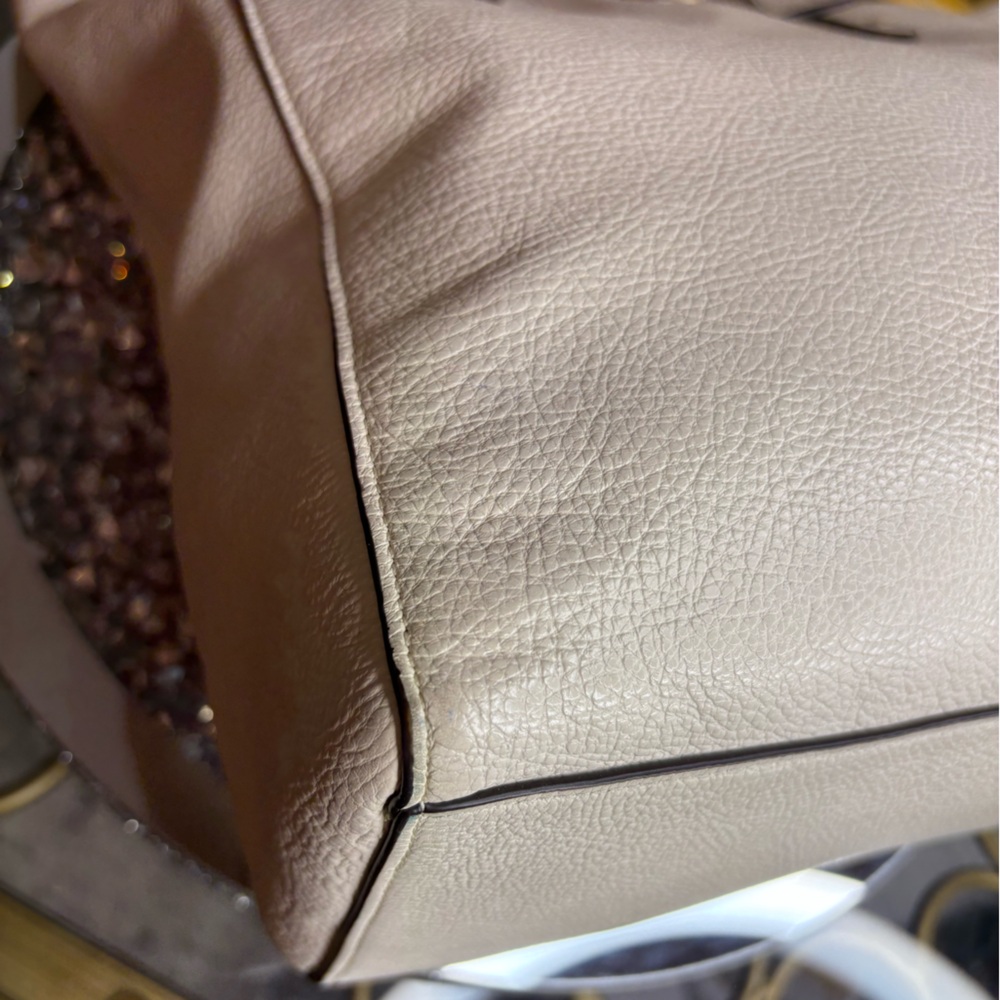 Coach 2017 Pebble Leather Town Tote in the color Chalk EUC - Picture 14 of 17